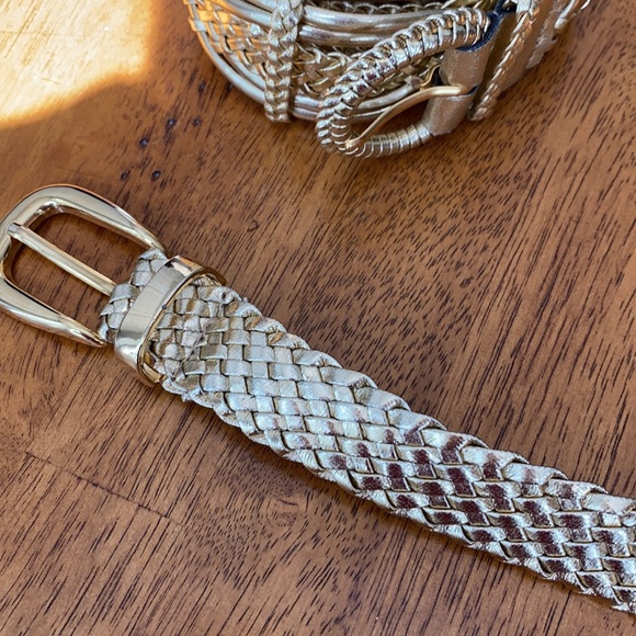 Vintage 80’s gold Ladies belts. Make a bold fashion statement with these. - Picture 4 of 8